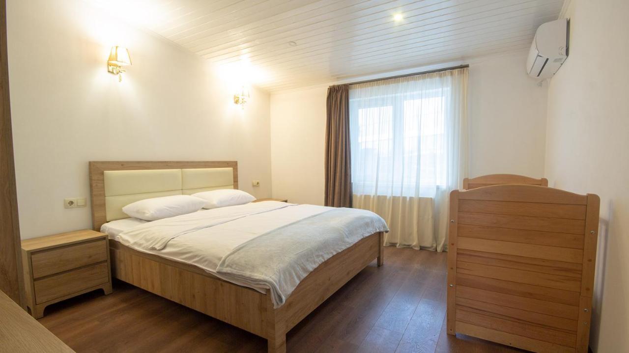 Big Terrace Apartment On Liberty Square Tbilisi Ngoại thất bức ảnh