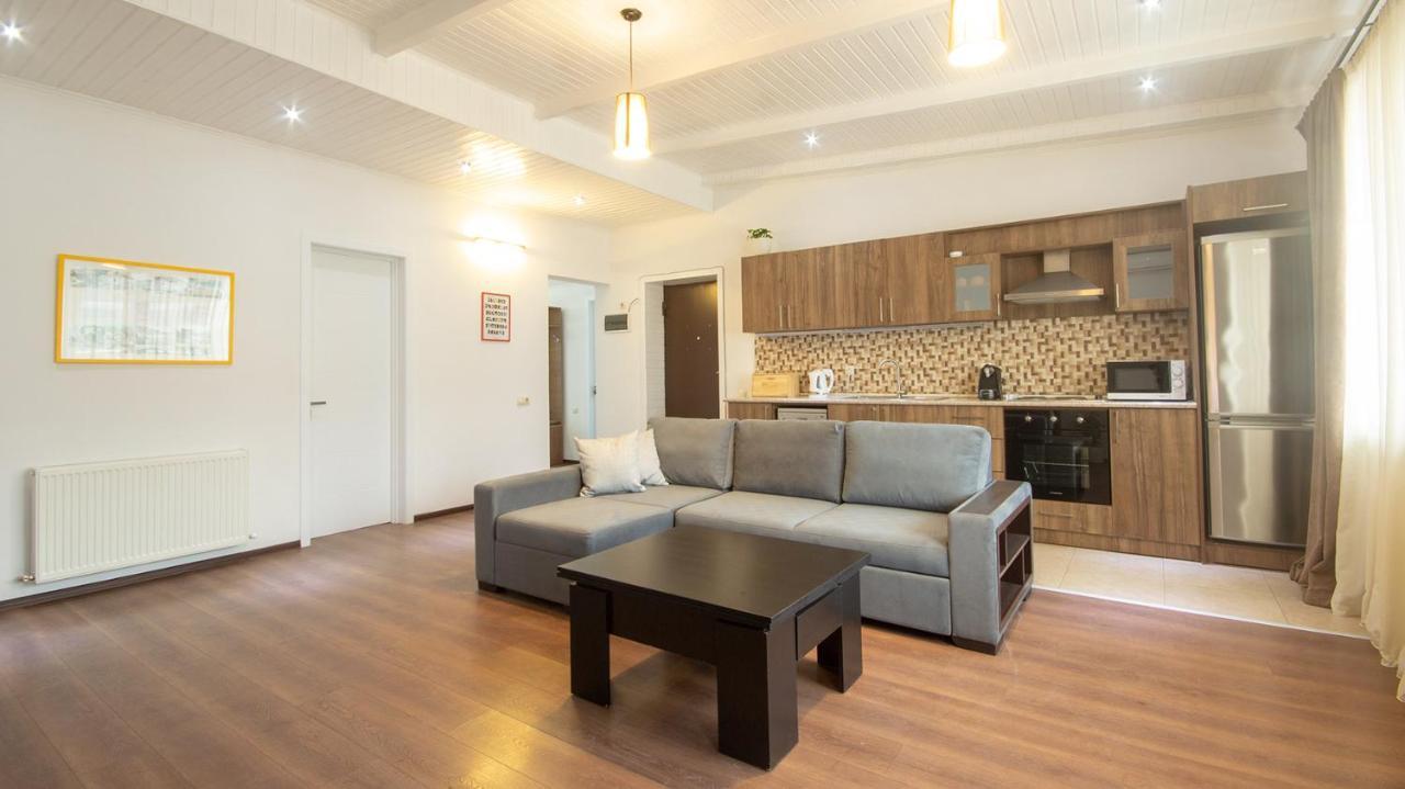 Big Terrace Apartment On Liberty Square Tbilisi Ngoại thất bức ảnh
