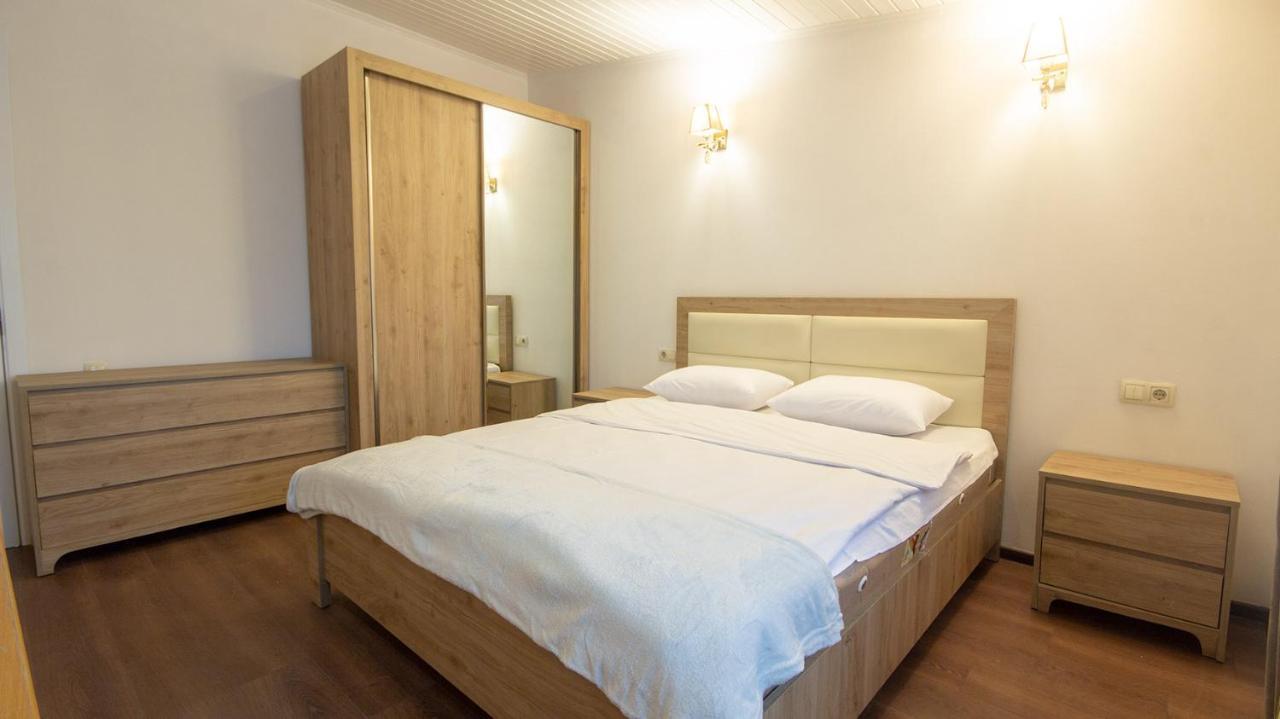Big Terrace Apartment On Liberty Square Tbilisi Ngoại thất bức ảnh
